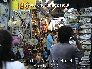 légende: Chatuchak Weekend Market Bangkok 019
qualityCode=raw
sizeCode=half

Données de l'image originale:
Taille originale: 191763 bytes
Temps d'exposition: 1/50 s
Diaph: f/180/100
Heure de prise de vue: 2002:12:21 12:08:33
Flash: non
Focale: 42/10 mm
